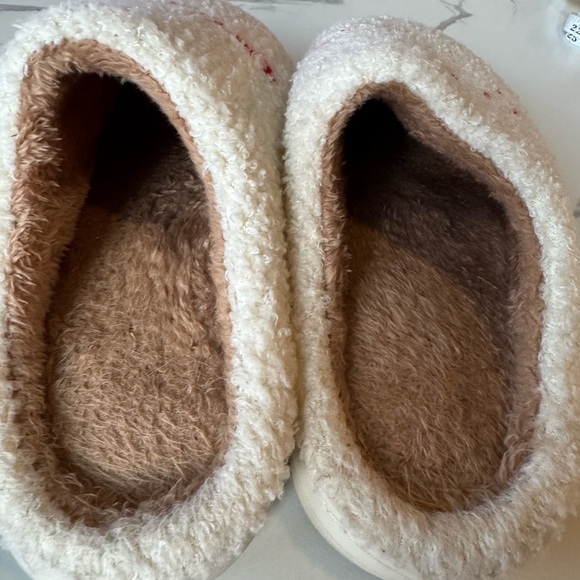 Taylor’s Version W10.5/M9 Cozy White Slippers with Red Text - Picture 6 of 8